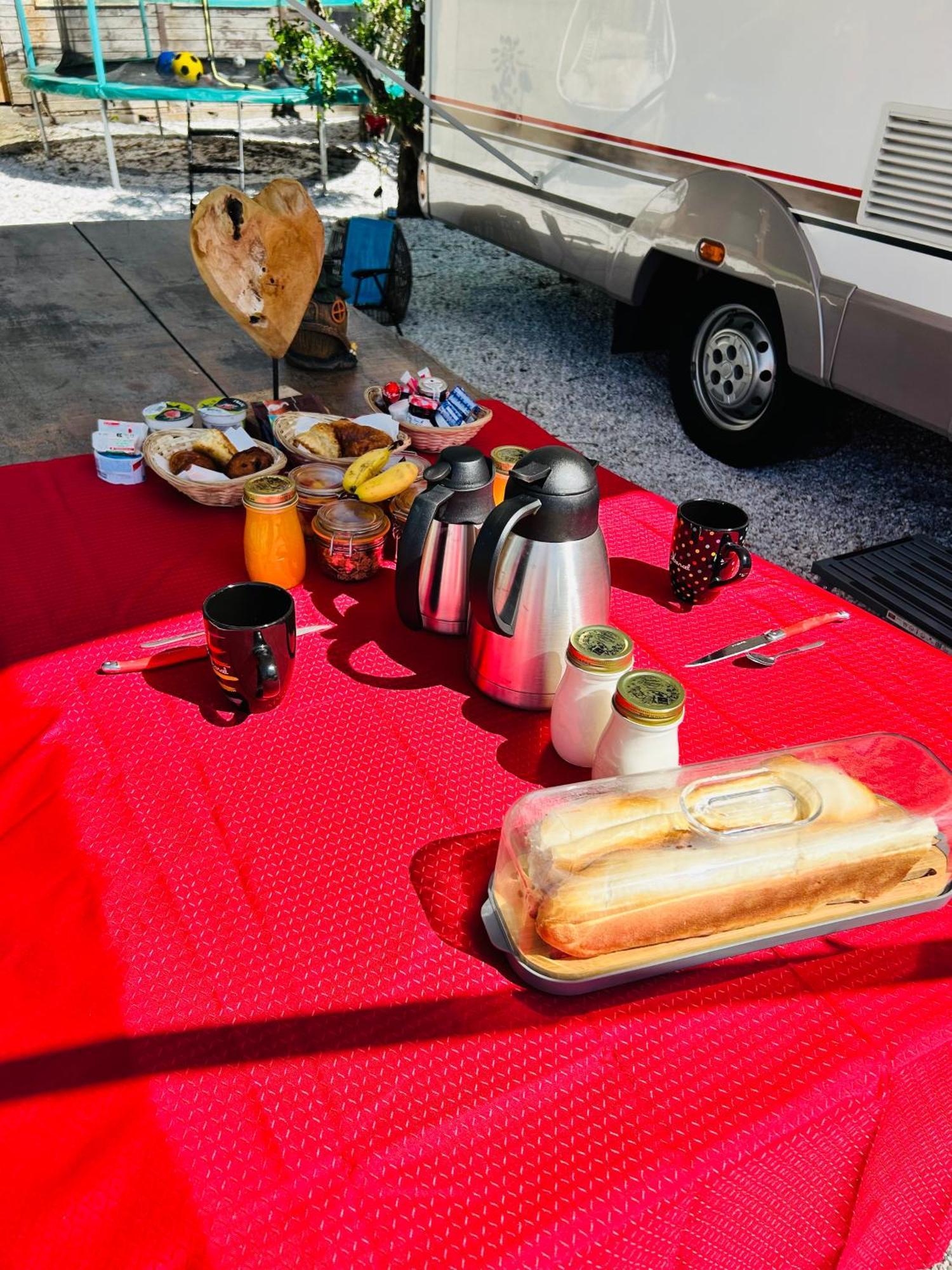 Terrain De Loisirs En Plein Centre De Lievin Camping Car Εξωτερικό φωτογραφία